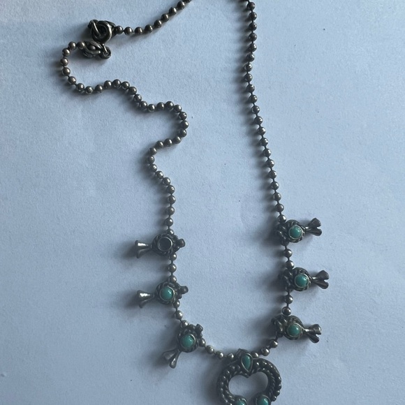 Vintage silver tone Squash blossom style necklace with turquoise color beads - Picture 2 of 13